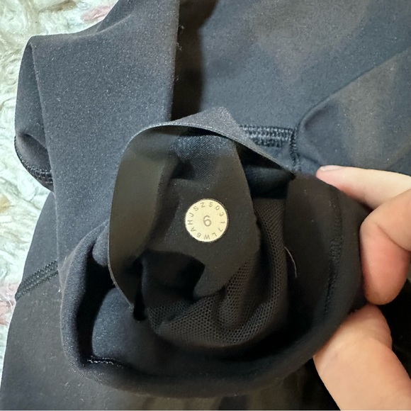 Lululemon in movement crop 19” 6 - Picture 4 of 4